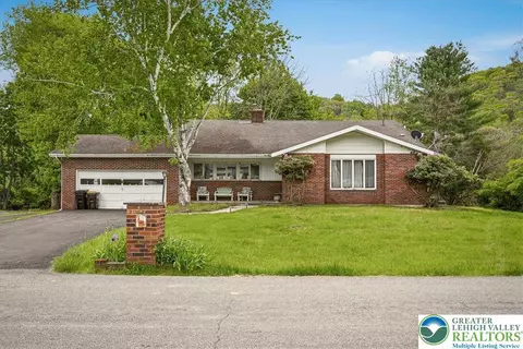 310 Albert Rd, Stroudsburg, PA 18360