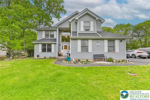 4608 W Pine Ridge Dr, Bushkill, PA 18324