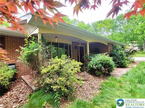 150 Twin Oak Ter, Tannersville, PA 18372