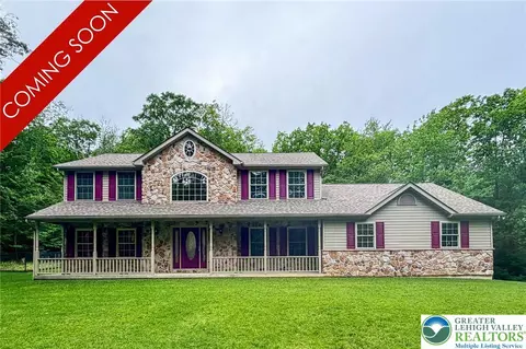 1410 Grand View Dr, Saylorsburg, PA 18353
