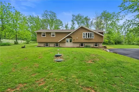 1040 Riverview Dr, Walnutport, PA 18088