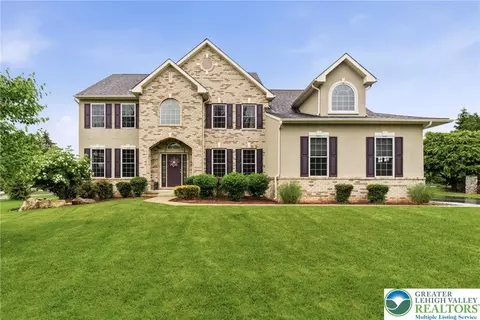 25 Crest Blvd, Palmer Township, PA 18045