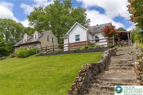 1490 S Delaware Dr, Easton, PA 18042
