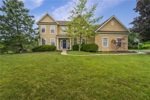 2549 Chandlee Ct, Macungie, PA 18062