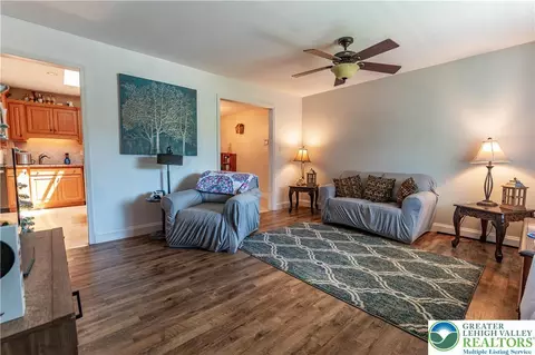Living - 518 Bauer Rd, Bath, PA 18014 photo 2 of 4