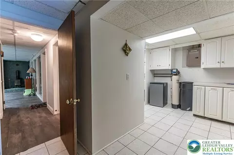 Entry Way - 518 Bauer Rd, Bath, PA 18014 photo 3 of 3