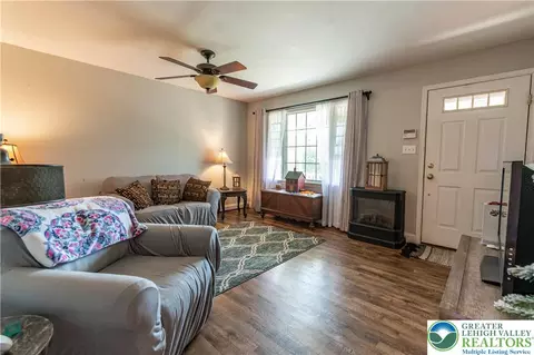 Living - 518 Bauer Rd, Bath, PA 18014 photo 1 of 4