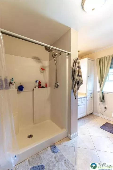Bath - 518 Bauer Rd, Bath, PA 18014 photo 1 of 8