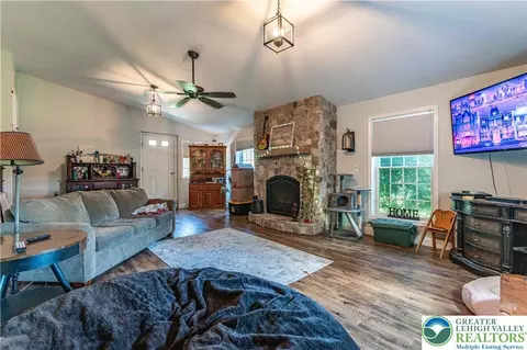 Living - 518 Bauer Rd, Bath, PA 18014 photo 4 of 4