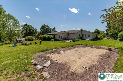 Exterior - 518 Bauer Rd, Bath, PA 18014 photo 5 of 9