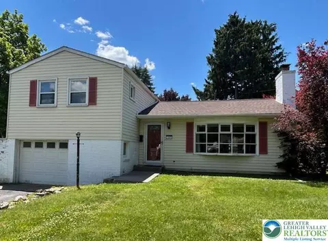 2065 Hopewell Rd, Bethlehem, PA 18017