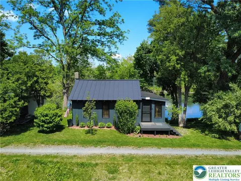 1855 S Delaware Dr, Williams Twp, PA 18042