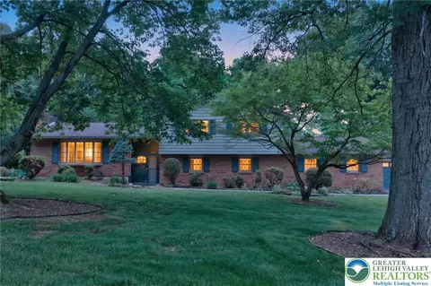 797 Barrymore Ln, Bethlehem, PA 18017