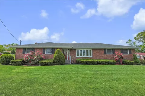 1004 Maple St, Pottsville, PA 17901