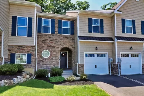 4502 Benjamin Ct, Emmaus, PA 18049