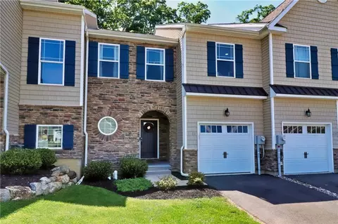 4502 Benjamin Ct, Emmaus, PA 18049
