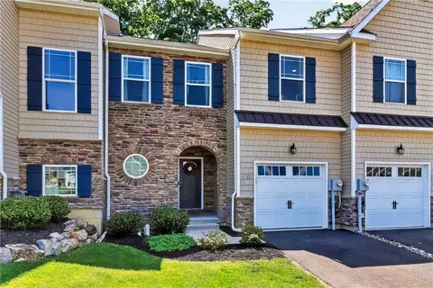 4502 Benjamin Ct, Emmaus, PA 18049