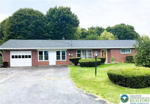 4405 Lehigh Dr, Walnutport, PA 18088