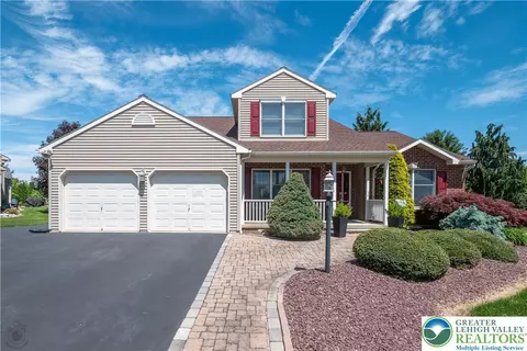3 Tulip Ct, Easton, PA 18045