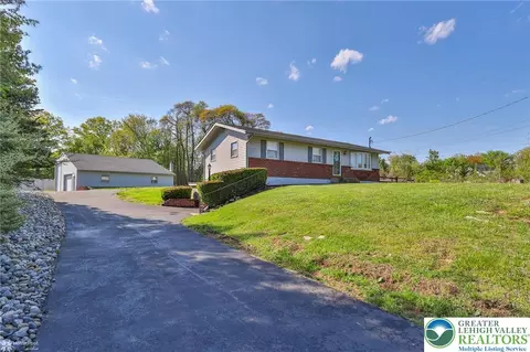 205 W Moorestown Rd, Wind Gap, PA 18091