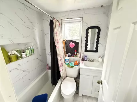 Bath - 700 Philo, Scranton, PA 18508 photo 1 of 2