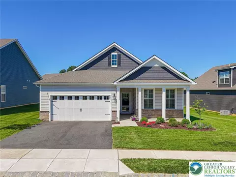 7887 Keystone Dr, Breinigsville, PA 18031