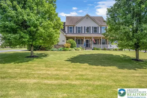 204 Bushkill Ridge Rd, Wind Gap, PA 18091
