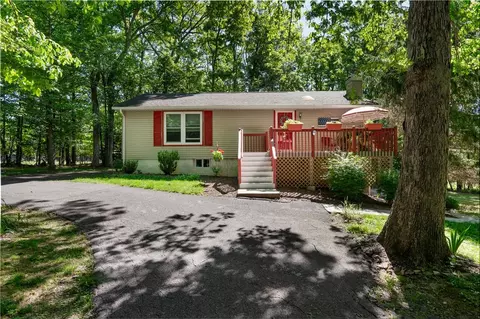 2338 Mountain Laurel Dr, Effort, PA 18330