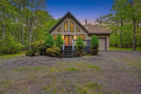 325 Moseywood Rd, Lake Harmony, PA 18624