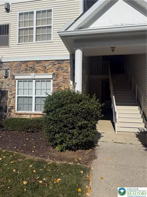 303 Waterford Ter, Williams Twp, PA 18042