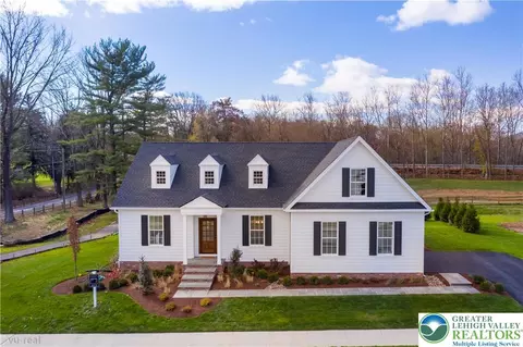 4630 Old Saucon Rd, Fountain Hill, PA 18015