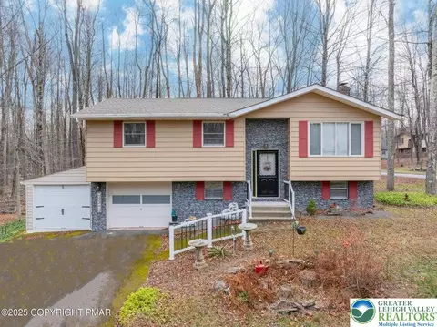 3118 Ogontz Dr, Pocono Lake, PA 18347