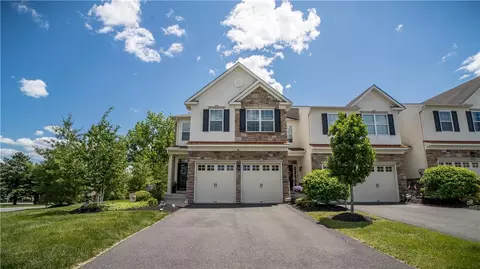 4368 Lenni Cir, Emmaus, PA 18049