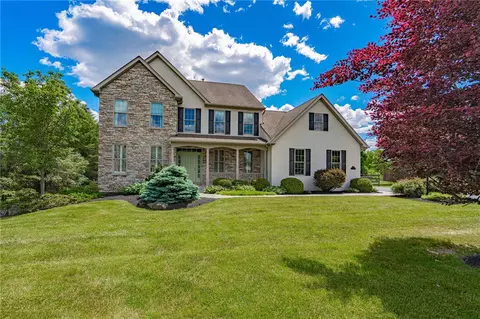 6000 Pond View Ter, Bath, PA 18014
