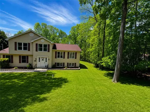 391 Rose Marie Ln, East Stroudsburg, PA 18302