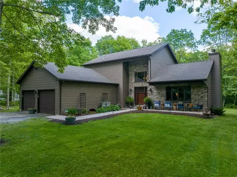 107 Tatra Dr, Lehighton, PA 18235