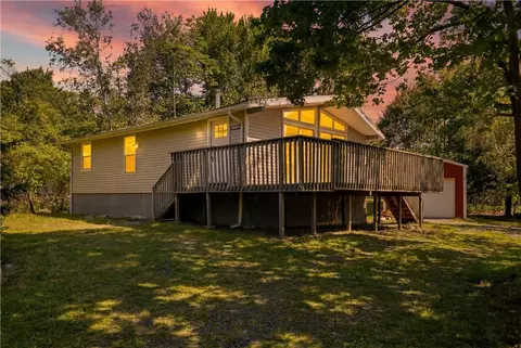 2327 Doe Dr, Long Pond, PA 18334