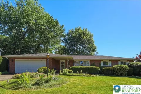 1030 N 7th St, Emmaus, PA 18049