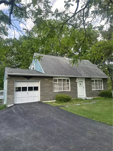 2593 Brookdale Rd, Scotrun, PA 18355