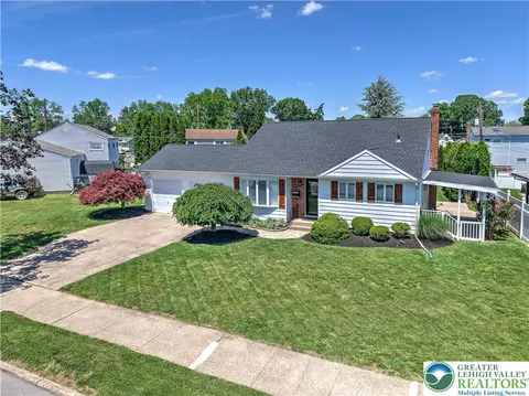 2038 Vista Dr, Bethlehem, PA 18018
