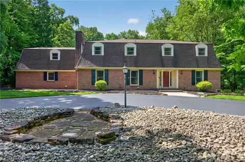 1371 Stoke Park Rd, Bethlehem, PA 18017