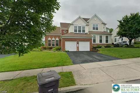 1824 Emerald Dr, Orefield, PA 18069