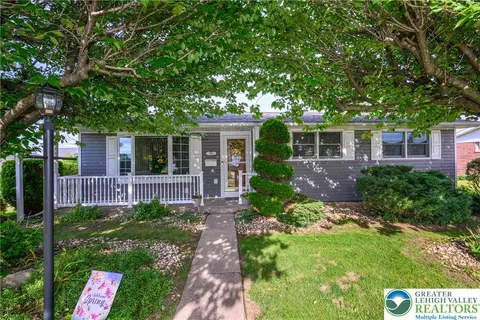1167 8th St, Catasauqua, PA 18032