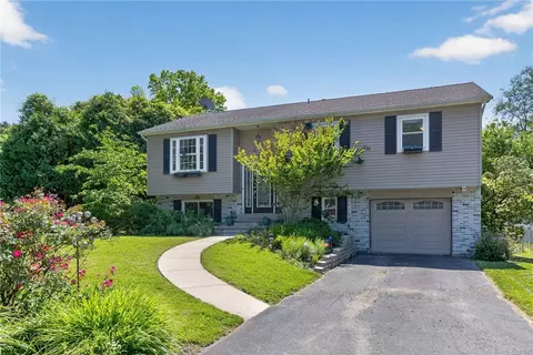 1052 Debbie Ln, Allentown, PA 18103