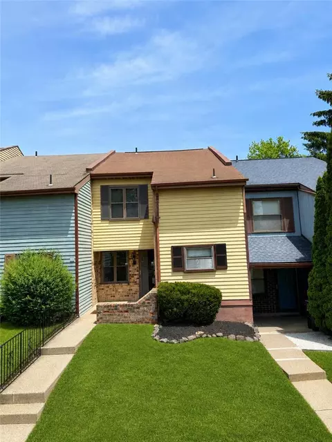1717 Redwood Ct, Allentown, PA 18104