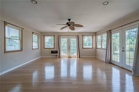 Living - 652 Old State Rd, Oley, PA 19547 photo 5 of 7