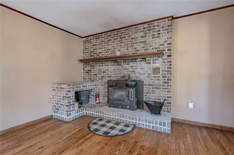 Living - 652 Old State Rd, Oley, PA 19547 photo 3 of 7
