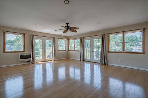 Living - 652 Old State Rd, Oley, PA 19547 photo 6 of 7