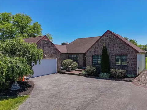 652 Old State Rd, Oley, PA 19547