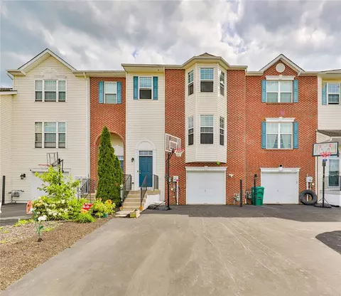 5360 Spring Ridge Dr, Macungie, PA 18062